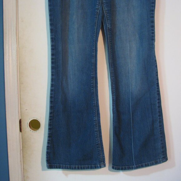 2/$15 L.E.I. Jeans Juniors 17 Sophia Flare Leg Style Hipster Low Rise 32" Inseam - Picture 3 of 6